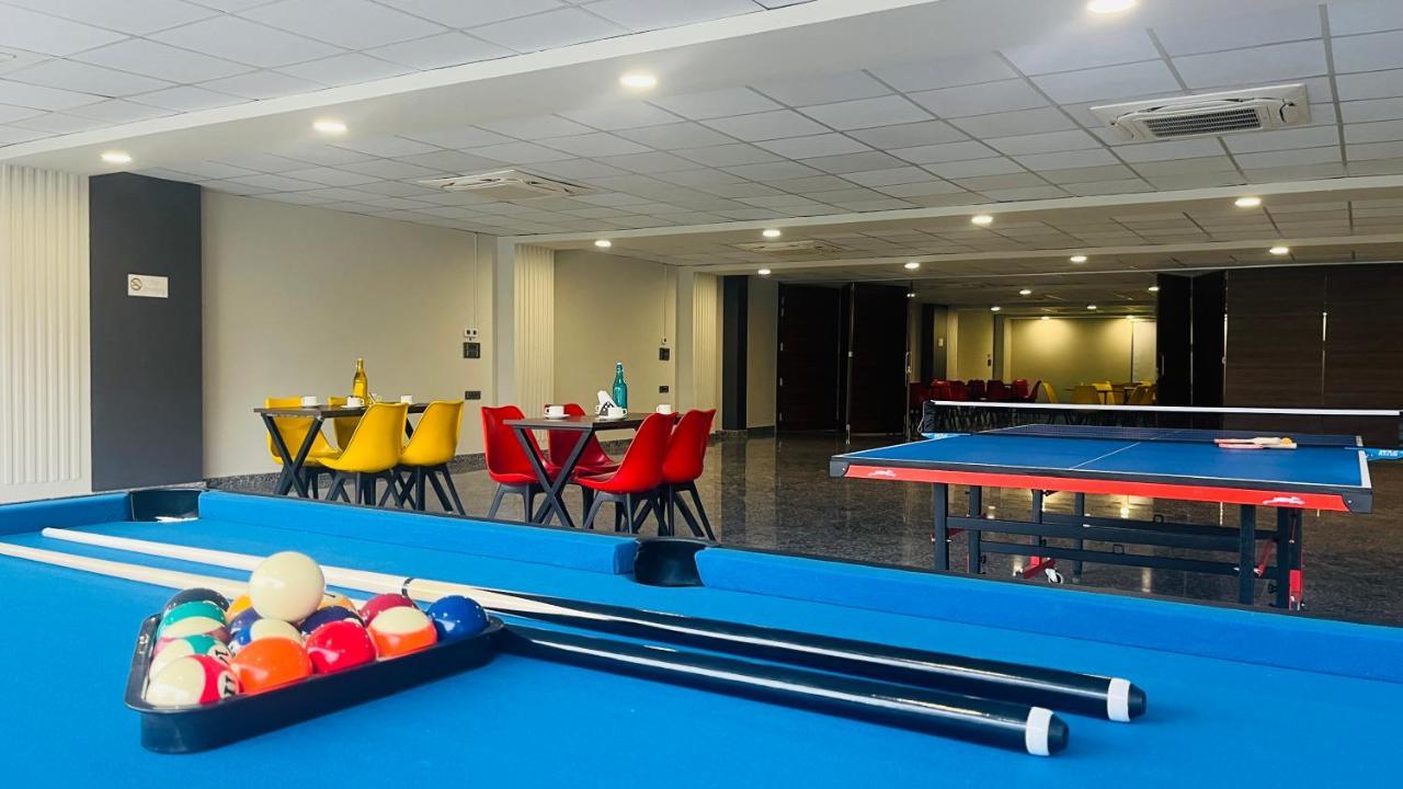 Zen Suites Gurgaon - Luxe Stays Collection Экстерьер фото